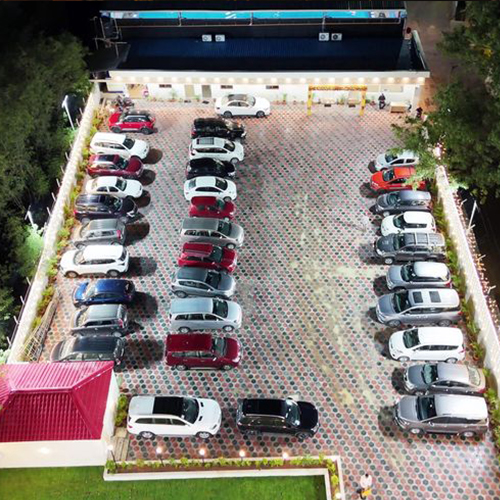 Arrival and parking at The Zoya